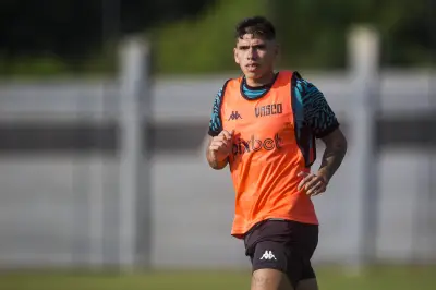 Ex-Vasco e Inter, Carlos Palacios é investigado por tráfico no Chile