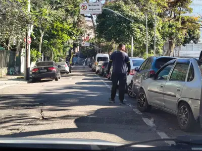 Flanelinhas seguem cobrando até R$ 40 em áreas de lazer do Rio