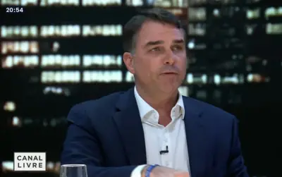Flávio Bolsonaro diz que aceitará resultado, mas cobra transparência nas urnas