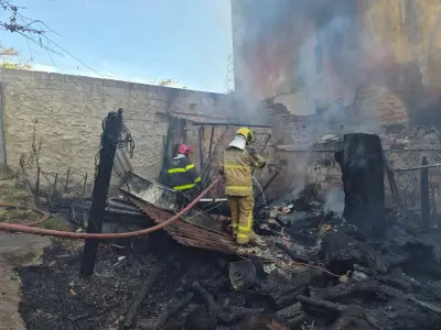 Incêndio em BH: queima de lixo destrói pertences de moradores