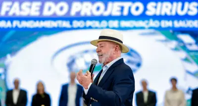 Lula defende progressistas na Câmara, critica Senado e pede reeleição