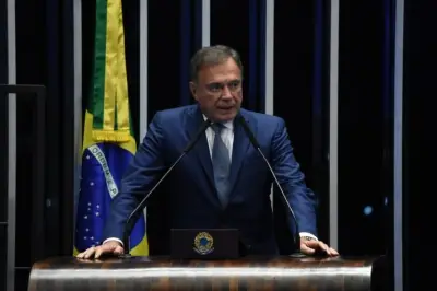 Álvaro Dias desiste de candidatura ao Senado pelo Paraná