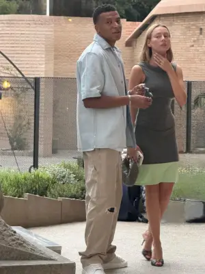 Mbappé e namorada são vistos em Barcelona durante férias