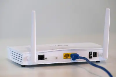 Moeda ou chave sobre o roteador melhora o Wi-Fi? Entenda