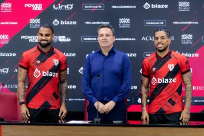 Netinho e Yuri são apresentados e devem estrear pelo Atlético-GO