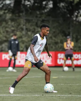 Nicolas é liberado e São Paulo treina sem lateral após atropelamento