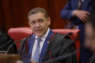 Nunes Marques restabelece direitos políticos de ex-senador em revisão criminal