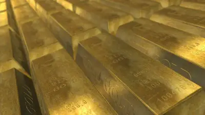 Ouro cai com dólar forte; petróleo e Treasuries aliviam
