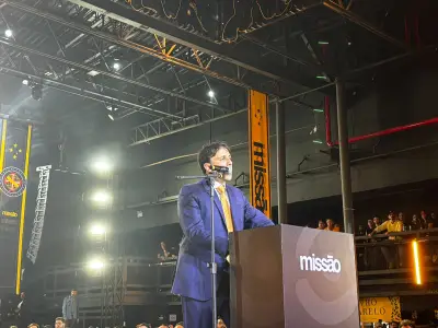 Renan Santos lança candidatura e apresenta 'Livro Amarelo'