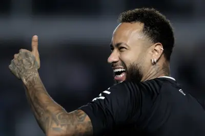 Santos chega a Belém sem Neymar; craque se junta ao time na terça