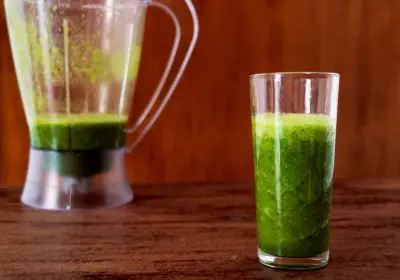 Suco verde de ora-pro-nóbis e dente-de-leão: receita do médico Alberto Gonzalez