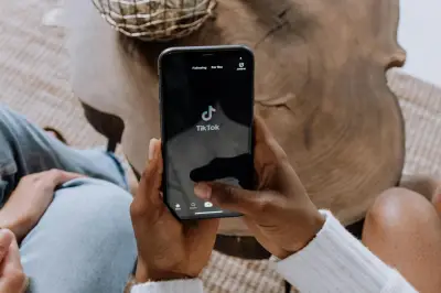TikTok fecha acordos em processos de jovens por dependência