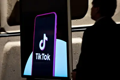 TikTok fecha acordos em processos por vício em jovens
