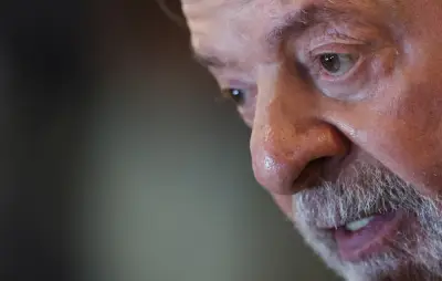 TSE manda remover posts que promovem Lula em canais oficiais