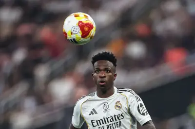 Vini Jr já teria acordo com Arsenal, e Real Madrid negocia