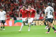 Corinthians perde para o Inter por 2 a 0 e se complica na Copa