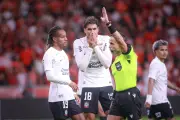 Corinthians reclama de árbitro e pede áudio do VAR após derrota