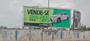 Corolla 2023 vendido abaixo da Fipe em outdoor na PB