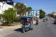 Cuba improvisa com lítio, triciclos e solar para enfrentar bloqueio dos EUA