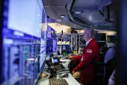 Dow e S&P 500 renovam recordes com possível reabertura de Ormuz