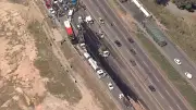 Engavetamento com 7 veículos interdita BR-381 em Betim e causa 6 km de fila