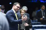 Escolha de vice complica Flávio Bolsonaro