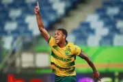 Flamengo negocia com Cuiabá a contratação de Ayrian, joia de 17 anos