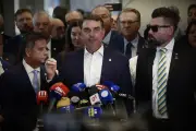 Flávio Bolsonaro afirma que concorrerá em candidatura de protesto