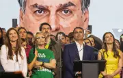 Flávio Bolsonaro compara prisão do pai ao AI-5 em convenção do PL