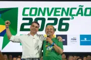 Flávio Bolsonaro pede votos em convenção do PL em Santa Catarina
