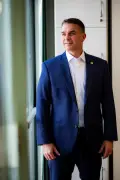 Flávio recebe apoio do Republicanos em convenção de Tarcísio