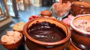 Fondue vegano com grão-de-bico e castanha chega a Gramado
