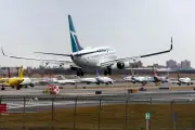 Greve de comissários da WestJet cancela mais de 300 voos no Canadá