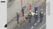 Homem dorme sob caminhão e morre atropelado em Vila Velha