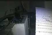 Homem invade restaurante pelo telhado, furta chocolates e é preso em São José