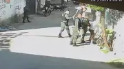 Homens são agredidos com pauladas por PMs em Fortaleza