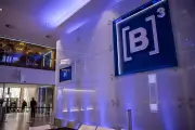 Ibovespa fecha estável em dia volátil sem apoio de bancos e Petrobras