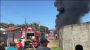 Incêndio atinge galpão de recicláveis em Guaratinguetá