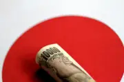Japão e EUA intervêm no mercado para conter queda do iene