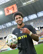 Kauã Elias estreia com hat-trick e mira títulos no Shakhtar