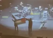 Massive Attack é banido de Cingapura após bandeira palestina em show
