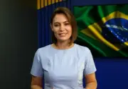 Michelle faz procedimento em hospital e evento com Flávio vira dúvida