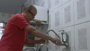 Moradores reclamam de cheiro e gosto ruim na água em Paulínia e Hortolândia