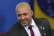 Moraes cobra explicações de Daniel Silveira por vídeo com senador
