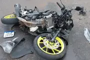 Motociclista de 22 anos fica ferida em acidente na Avenida Mato Grosso