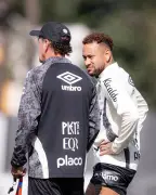 Neymar chega a Belém na terça e pode ser reserva contra o Remo