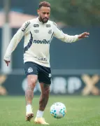 Neymar fica em SP para leilão e não viaja com Santos para jogo