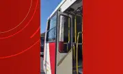 Ônibus é apedrejado por dupla em Manaus após negativa de carona