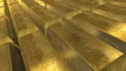 Ouro cai com dólar forte; petróleo e Treasuries aliviam