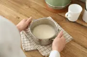 Proporção de água no arroz: chef ensina receita para grãos soltinhos